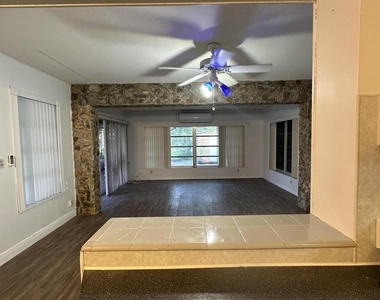 7000 Sw 11th Street - Photo Thumbnail 12