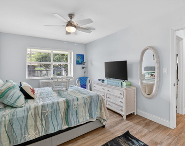 1050 Nw 13th Street - Photo Thumbnail 14