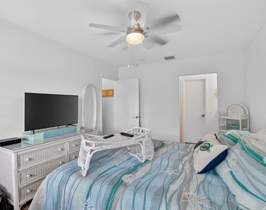 1050 Nw 13th Street - Photo Thumbnail 16