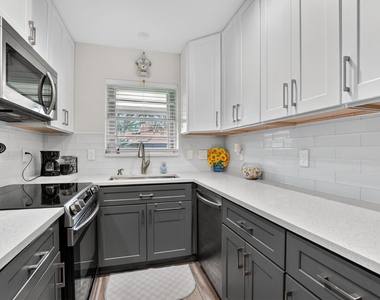 1050 Nw 13th Street - Photo Thumbnail 9