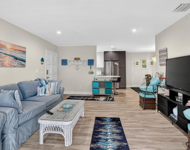 1050 Nw 13th Street - Photo Thumbnail 5