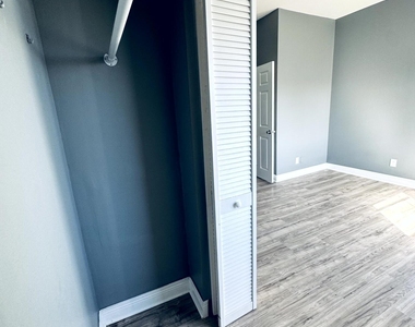 1401 Division Avenue - Photo Thumbnail 12