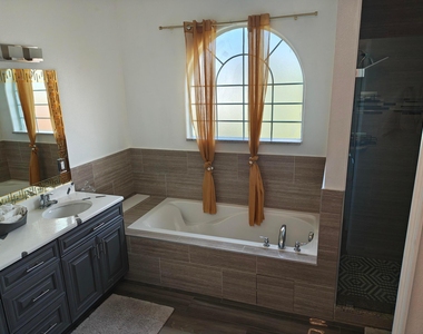376 Sw Tulip Boulevard - Photo Thumbnail 9