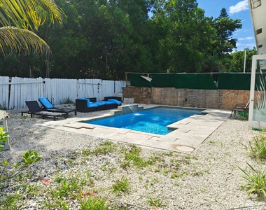376 Sw Tulip Boulevard - Photo Thumbnail 13