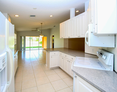 10882 Sw Dardanelle Drive - Photo Thumbnail 16