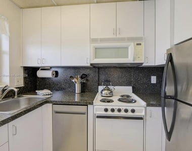 9 N Birch Road - Photo Thumbnail 5