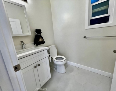 913 W 21st - Photo Thumbnail 40