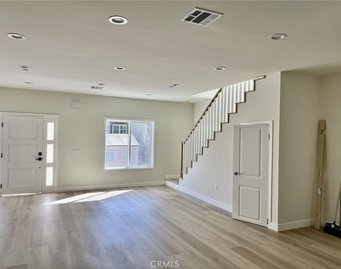 913 W 21st - Photo Thumbnail 35