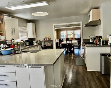 913 W 21st - Photo Thumbnail 16