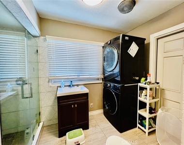 913 W 21st - Photo Thumbnail 21