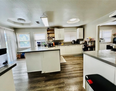 913 W 21st - Photo Thumbnail 17