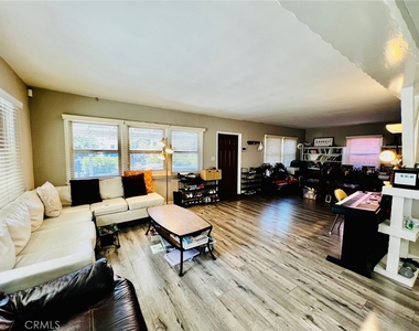 913 W 21st - Photo Thumbnail 10