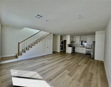 913 W 21st - Photo Thumbnail 34