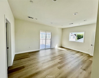 913 W 21st - Photo Thumbnail 43