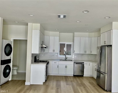 913 W 21st - Photo Thumbnail 38