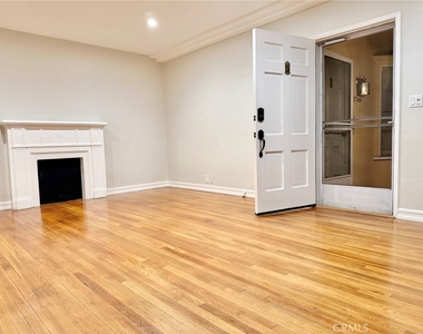 1744 Huntington Drive - Photo Thumbnail 6