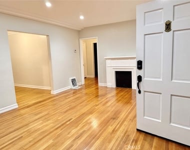 1744 Huntington Drive - Photo Thumbnail 7