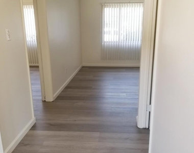 140 E Pearl Street - Photo Thumbnail 5