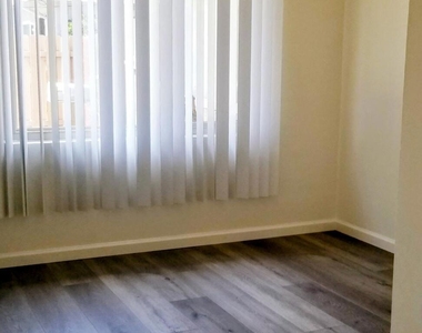140 E Pearl Street - Photo Thumbnail 11