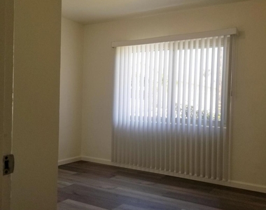 140 E Pearl Street - Photo Thumbnail 9