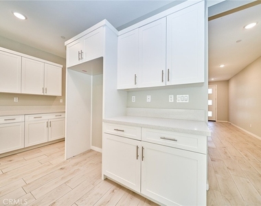 2622 E Embry Lane - Photo Thumbnail 2