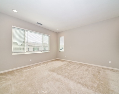 2622 E Embry Lane - Photo Thumbnail 14