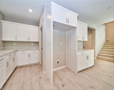 2622 E Embry Lane - Photo Thumbnail 3