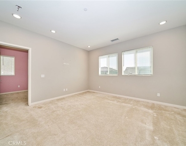2622 E Embry Lane - Photo Thumbnail 13
