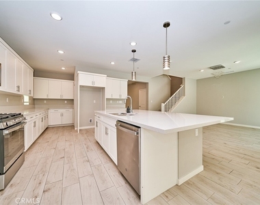2622 E Embry Lane - Photo Thumbnail 1
