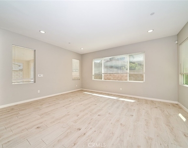 2622 E Embry Lane - Photo Thumbnail 7