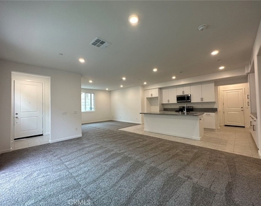 2326 Village Ct - Photo Thumbnail 3