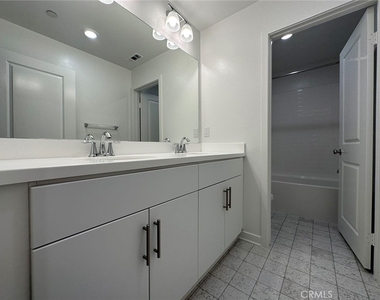 2326 Village Ct - Photo Thumbnail 9