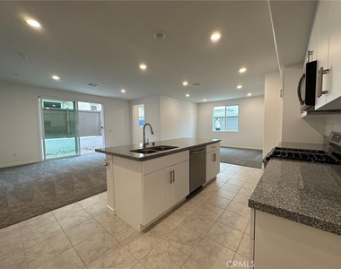 2326 Village Ct - Photo Thumbnail 1