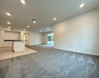 2326 Village Ct - Photo Thumbnail 2