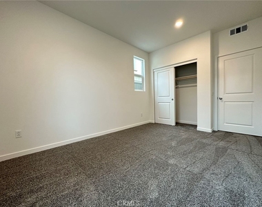 2326 Village Ct - Photo Thumbnail 8