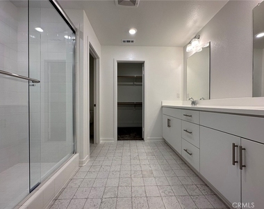 2326 Village Ct - Photo Thumbnail 6