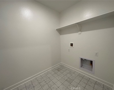 2326 Village Ct - Photo Thumbnail 12
