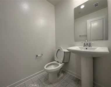2326 Village Ct - Photo Thumbnail 11