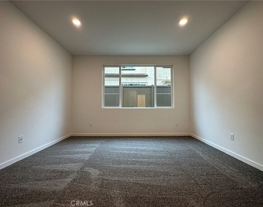 2326 Village Ct - Photo Thumbnail 4