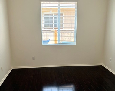 36168 Leeds Street - Photo Thumbnail 23