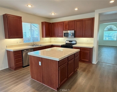 36168 Leeds Street - Photo Thumbnail 9