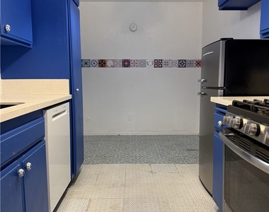 5500 Lindley - Photo Thumbnail 11