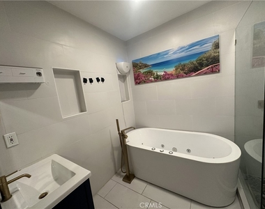 5500 Lindley - Photo Thumbnail 4