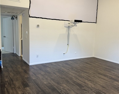 5500 Lindley - Photo Thumbnail 13