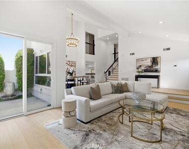 5347 Cangas Drive - Photo Thumbnail 8