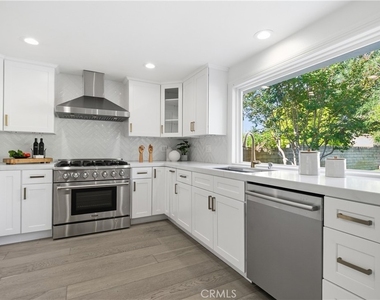 5347 Cangas Drive - Photo Thumbnail 12