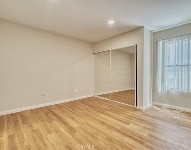 4546 Murietta Avenue - Photo Thumbnail 12