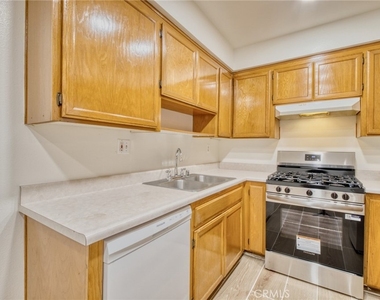 4546 Murietta Avenue - Photo Thumbnail 7
