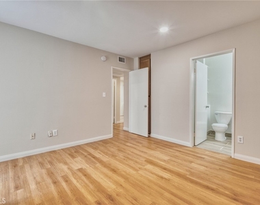 4546 Murietta Avenue - Photo Thumbnail 13