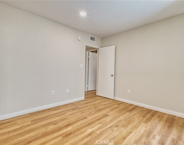 4546 Murietta Avenue - Photo Thumbnail 11